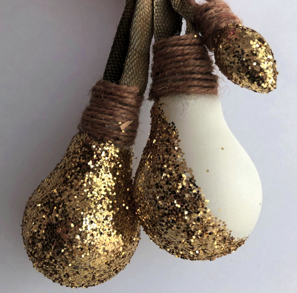 Upcycled christmas decorations light bulb